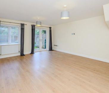 4 bedroom terraced house to rent - Photo 1