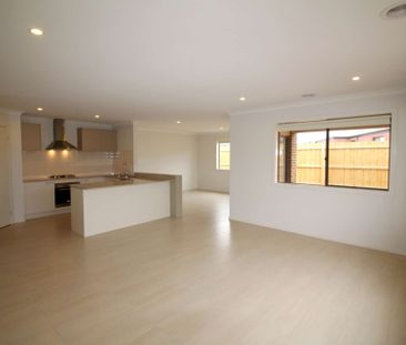 25 Badminton Court, Marshall - Photo 2