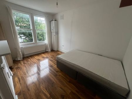 4 Bed Flat, Helix Road, SW2 - Photo 3