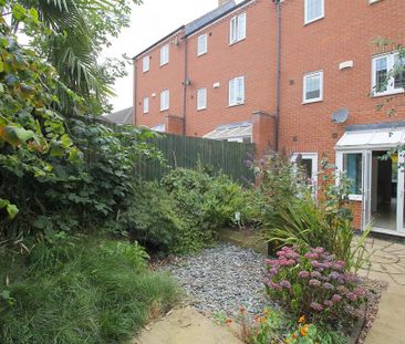 4 bedroom terraced house to rent - Photo 2