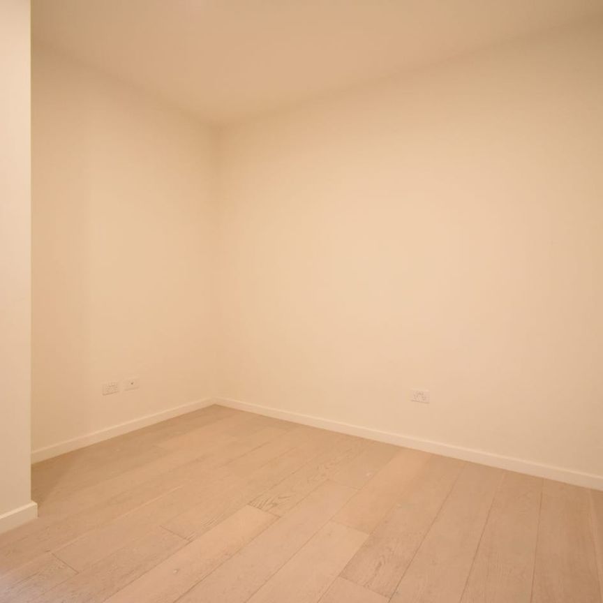 "Industry" Newtown One Bedroom + Huge Size Private Roof Top - Photo 1