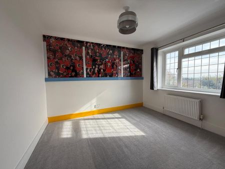 4 bedroom semi-detached house to rent - Photo 5