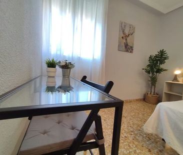 Plaza de Corpus Barga, Madrid, Community of Madrid 28053 - Photo 4