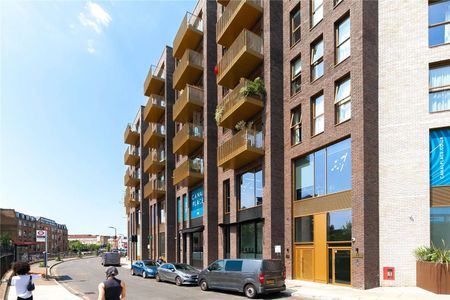 Immaculately presented, two double bedroom apartment, in an incredible part of East London. - Photo 2