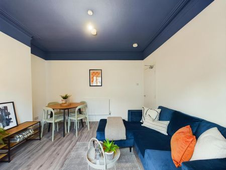 1 bedroom in a house share to rent - Photo 3