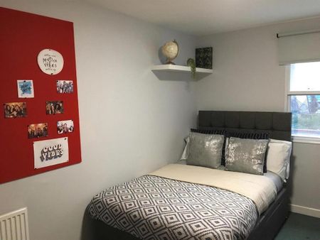 1 bedroom in a flat share to rent - Photo 5