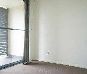 Spacious Two Bedroom Townhouse - Photo 4