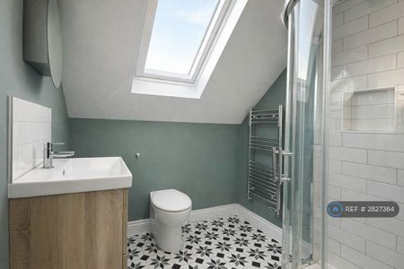 1 bedroom in a house share to rent - Photo 4