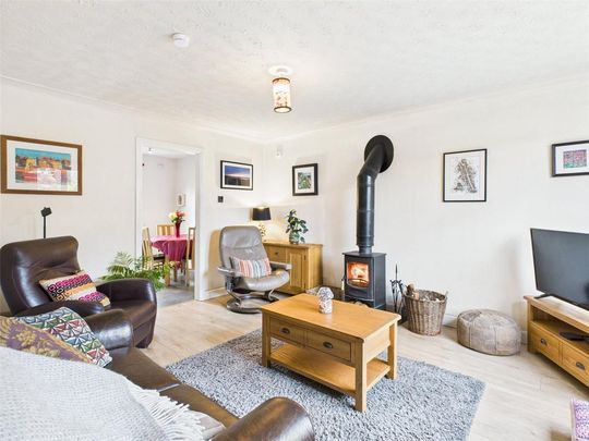 3 bedroom semi-detached house to rent - Photo 1