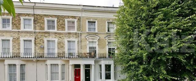 Spacious Six-Bedroom Duplex Apartment on Quiet Tree Lined Street - Photo 1