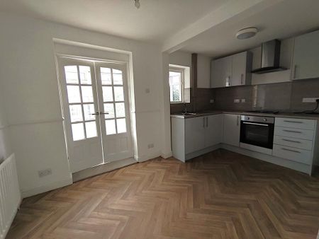 2 bedroom terraced house to rent - Photo 4