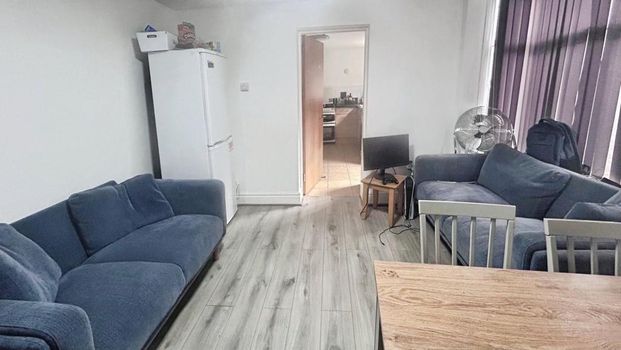 1 bedroom in a house share to rent - Photo 1