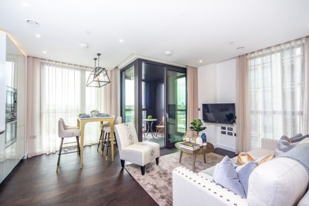 2 Bedroom Apartment, Charles Clowes Walk, London - Photo 2