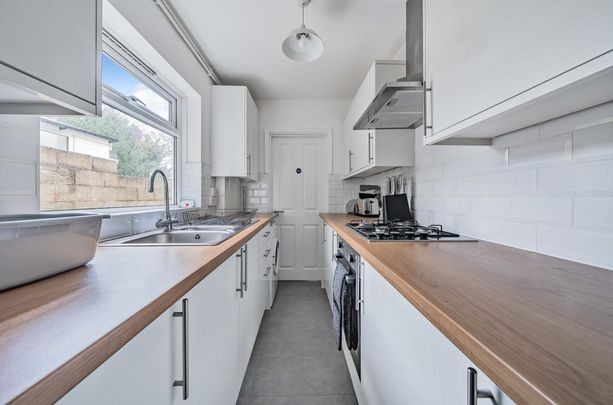 1 bedroom in a house share to rent - Photo 1