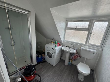 1 bedroom in a flat share to rent - Photo 4