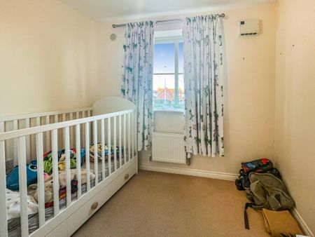 3 bedroom semi-detached house to rent - Photo 5