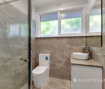 Spacious Family Home in the Heart of Glen Waverley - Photo 6
