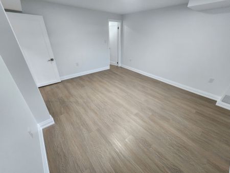 For Lease - 268 Bonnieglen Boulevard, Caledon, Ontario - Photo 3