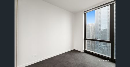 LIGHT, VIEWS & LIFESTYLE IN A PRIME LOCATION - Photo 3