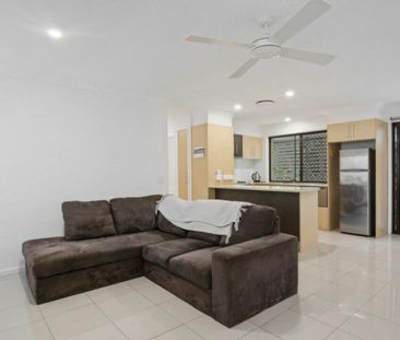 THREE BEDROOM DUPLEX - GREAT LOCATION - Photo 2