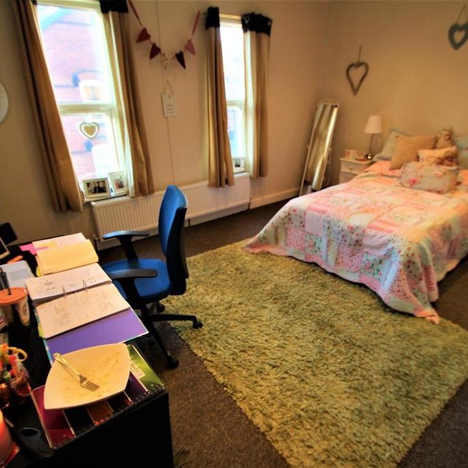 6 bedroom house to rent - Photo 1