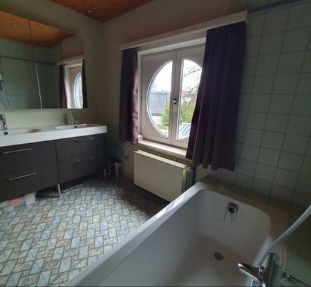 Karaktervolle bovenverdieping met grote privé badkamer. - Foto 5