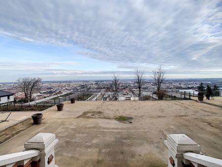 T4 - 164 m2 - JARDIN - PARKING - GARAGES - CAVE - 69005 - LYON - Photo 3