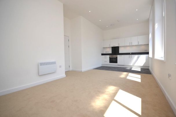 2 bedroom Flat To Let - Photo 1