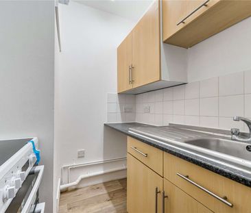 A one bedroom apartment to rent, available now having been refurbis... - Photo 4