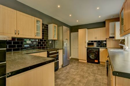 1 bed house of multiple occupation to rent in Albemarle Road, Taunton, TA1 - Photo 2