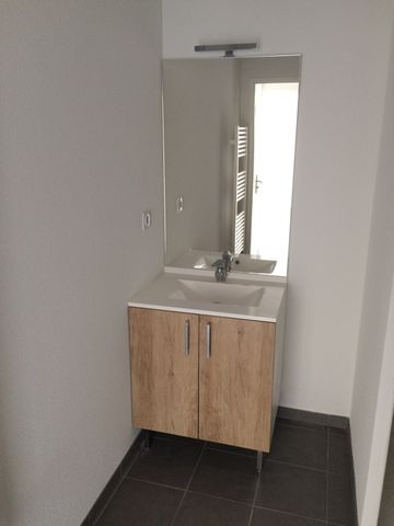 Location Appartement 2 pièces 39m² ROYAN 17200 - Photo 3