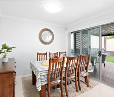 MODERN FOUR BEDROOM TOWNHOUSE IN GREAT LOCATION! - Photo 6