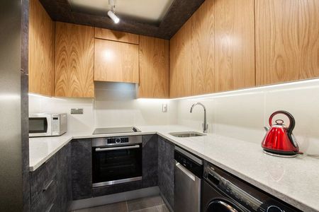 Apartment 115 Inishtrahull, Custom House Harbour Apartments, IFSC, Dublin 1 - Photo 4