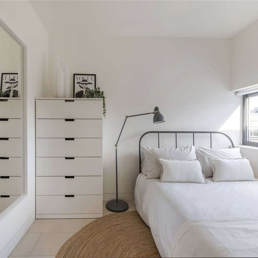 An opportunity to rent a lifestyle, in this sought after modern development in Camden Town. - Photo 1