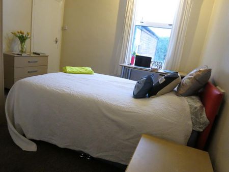 8 bedroom house to rent - Photo 2