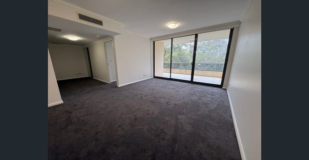 Huge Modern 1 Bedroom Plus Study Apartment in a Prime Location - Photo 1