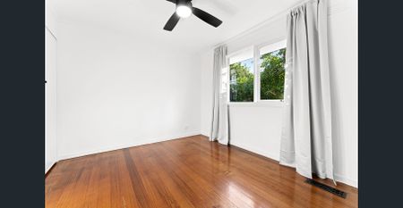 Beautifully Renovated Home with Exceptional Entertaining Spaces - Photo 3