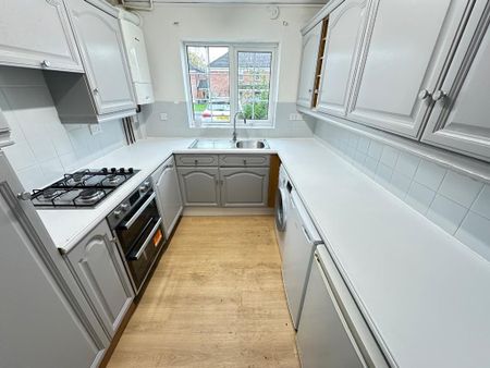 2 bedroom end of terrace house to rent - Photo 2