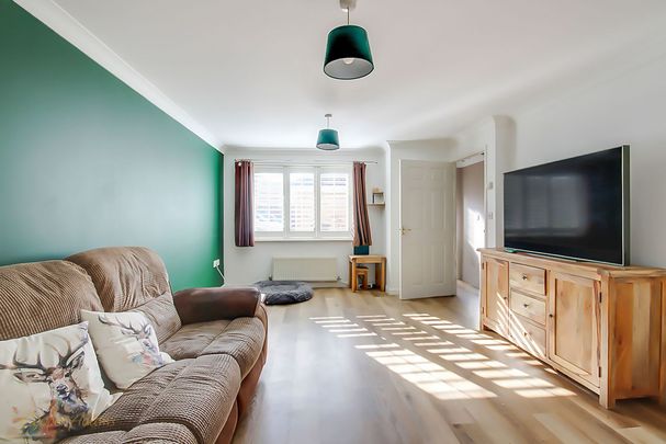 3 bed end of terrace house to rent in Linnet Close, Wick, BN17 - Photo 1