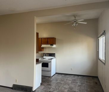 In Suite Laundry! 2 Bedroom 6-Plex in Highland Green!! - Photo 2