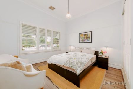 4 Bed, 1 Bath - Photo 5