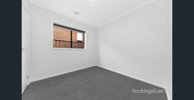 BRAND NEW COSY FAMILY HOME IN HEART OF ROCKBANK - Photo 1