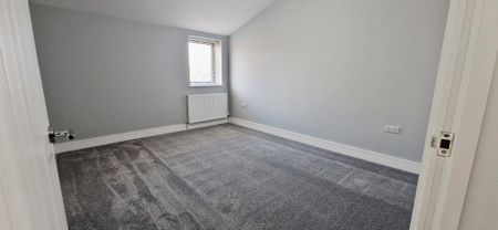 3 bedroom apartment to rent - Photo 2
