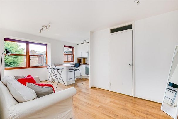 Studio to rent - Photo 1
