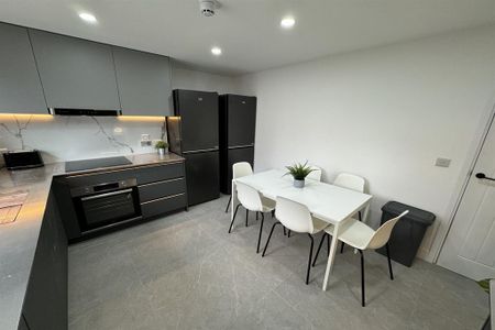 1 bedroom in a house share to rent - Photo 4