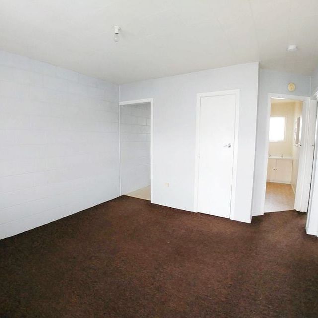 2 bedroom upper floor unit in Hamilton East - Photo 1