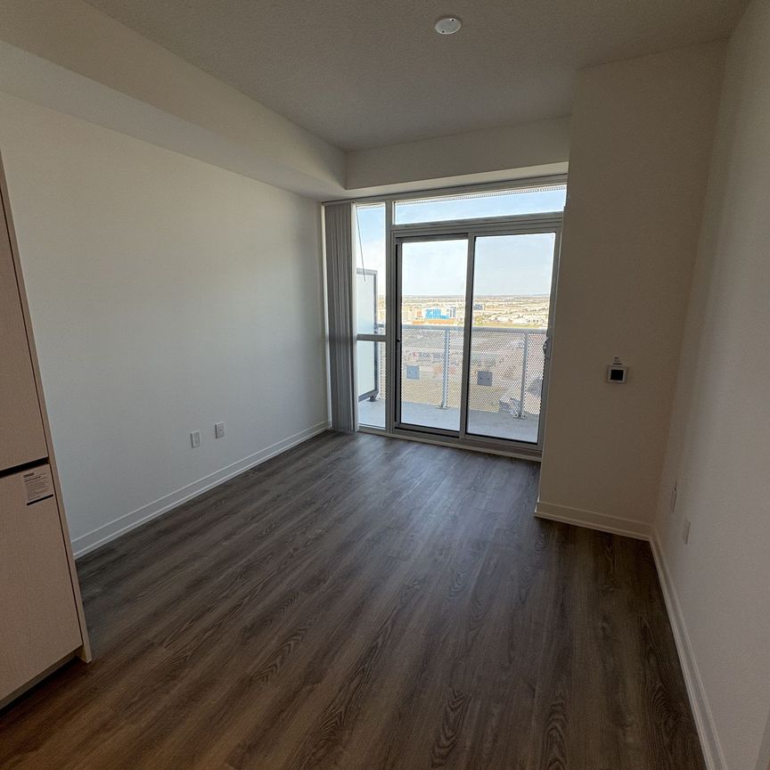 For Lease - 8 Interchange Way Unit# 2205, Vaughan, Ontario - Photo 1