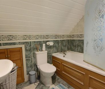 4 bedroom semi-detached house to rent - Photo 6