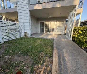 Modern Unit in Sought After Suburb - Photo 2
