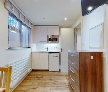 Studio to rent - Photo 6